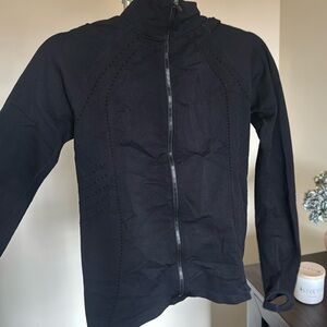 Brand new with tags! Fabletics Delta Seamless Zip Up. Size large.